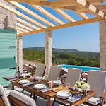 Ferienhaus Gorgeous Home In Primosten *
